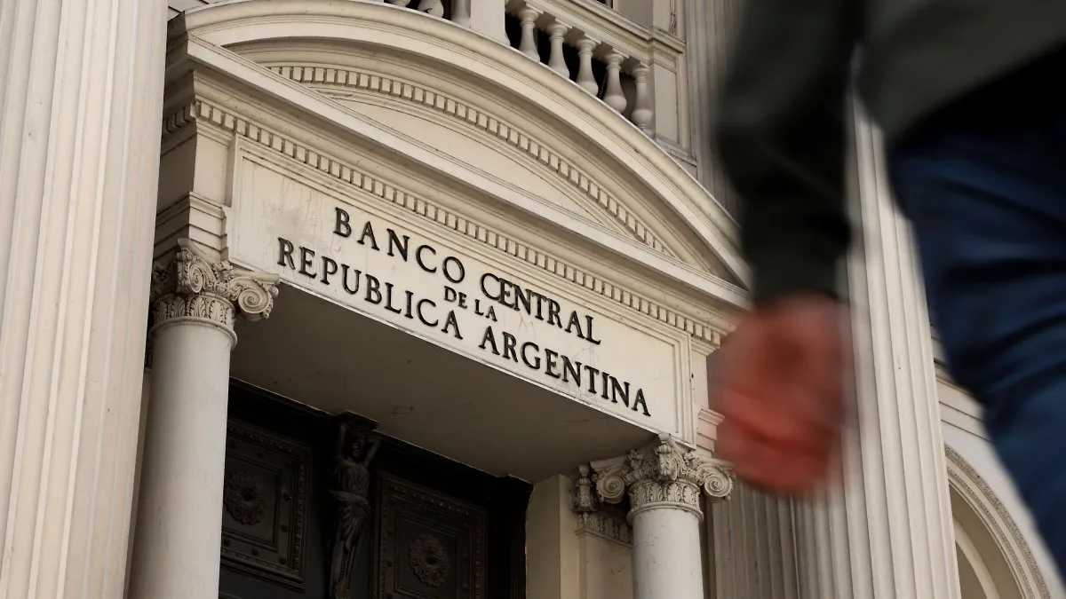 El espejismo argentino: ¿es el superávit fiscal libertario sostenible o una trampa de deuda flotante?