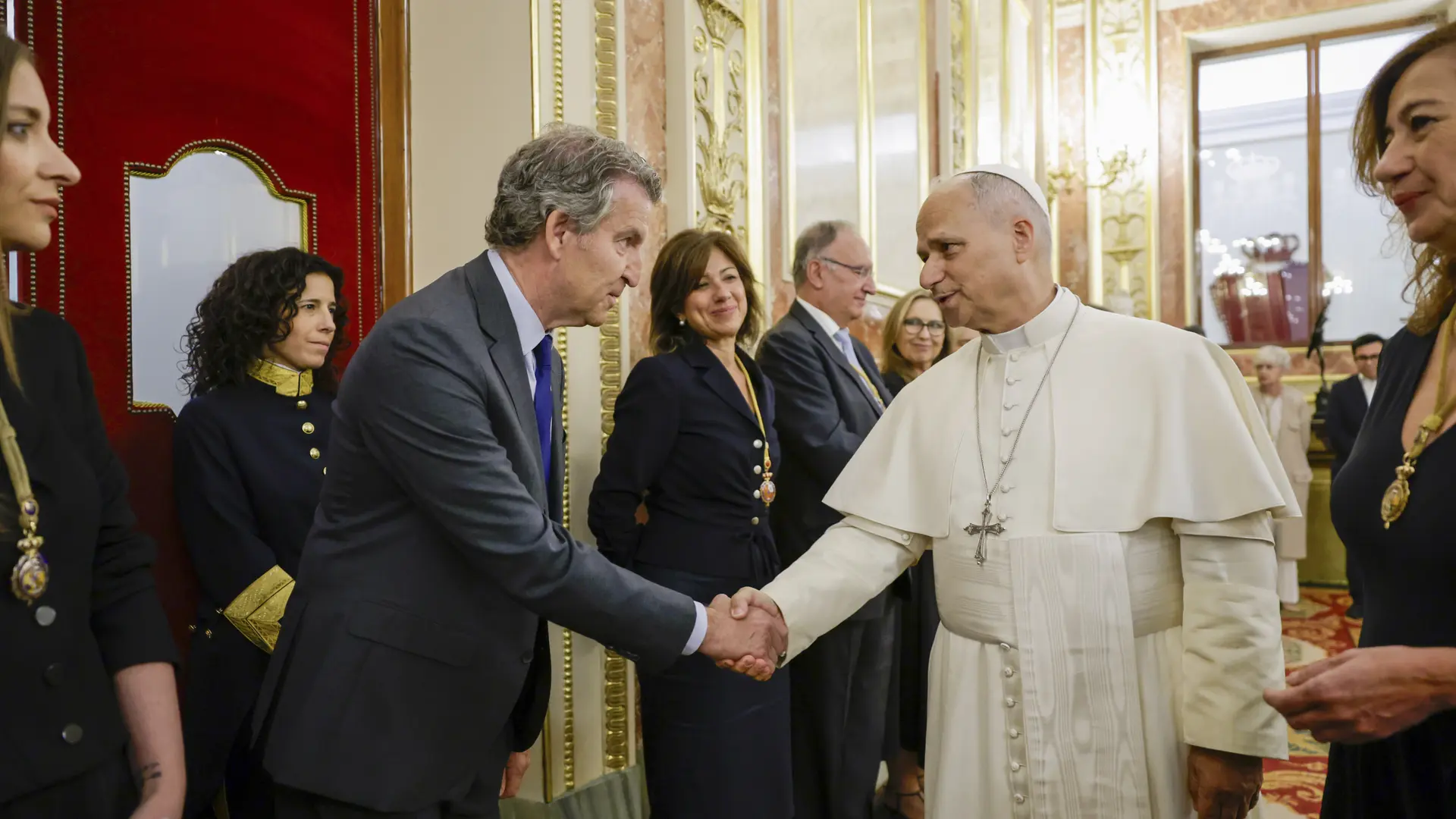 Feijóo suscribe "de la A a la Z" el discurso del Papa y dice que "sin convicciones no hay instituciones"