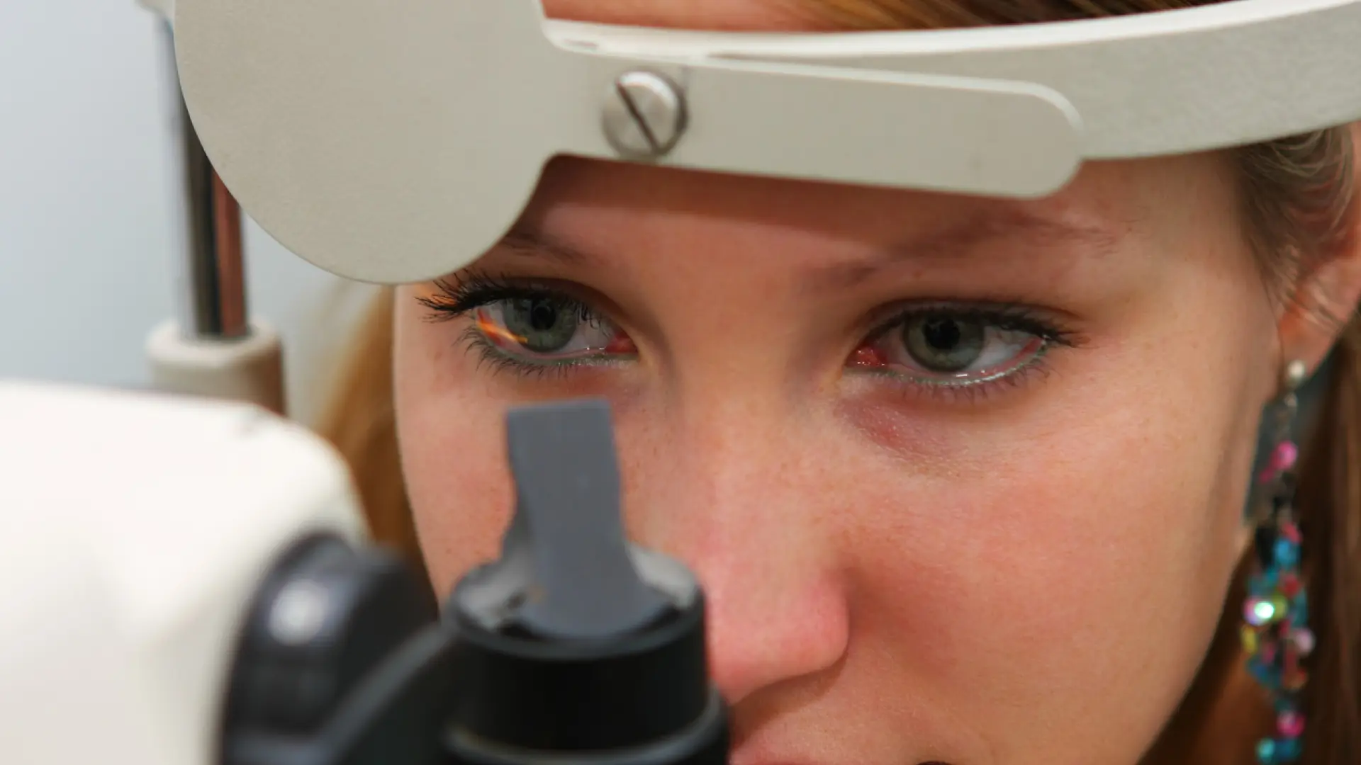 Descubren una molécula grasa que podría ayudar a ralentizar las enfermedades degenerativas de la retina