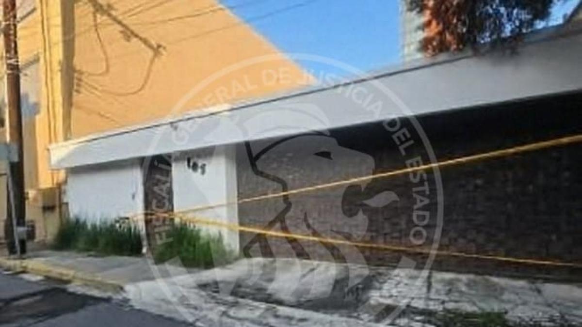 Detienen a sujeto que amenazaba a su pareja con pistolas y cuchillos