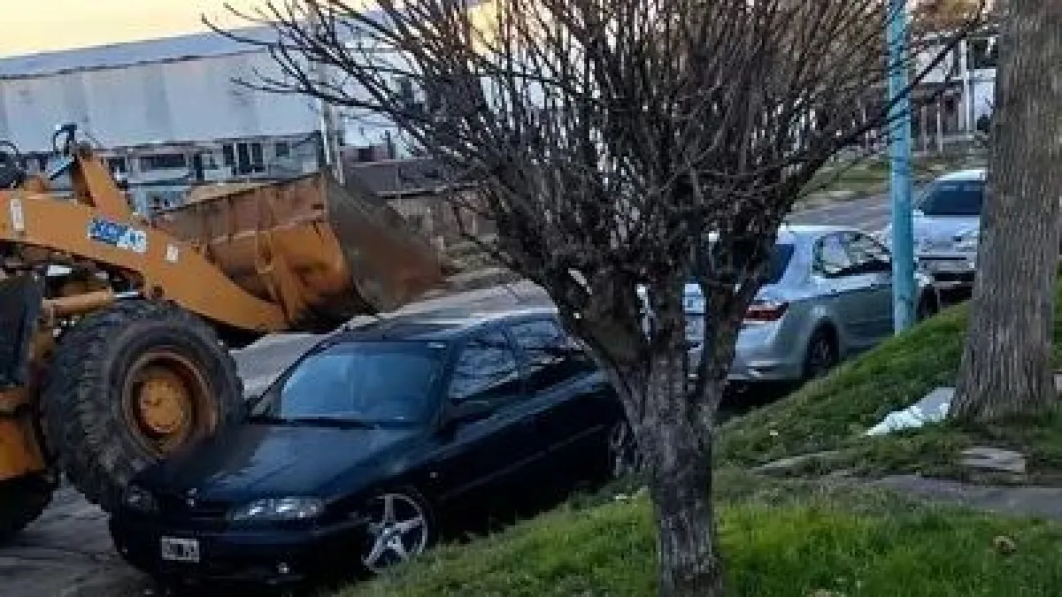 Se emborrachó tras la victoria de Argentina, tomó una retroexcavadora y destrozó siete autos en Concordia