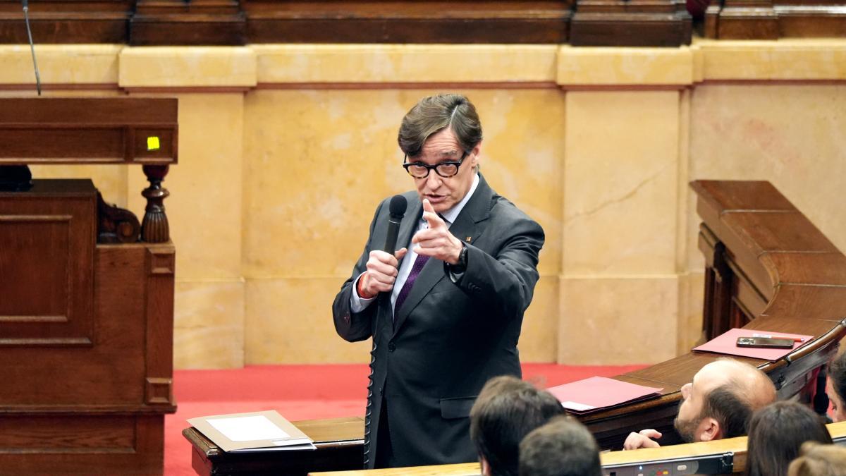 Oposición y aliados del Govern asedian a Illa por los casos de corrupción en torno al PSOE