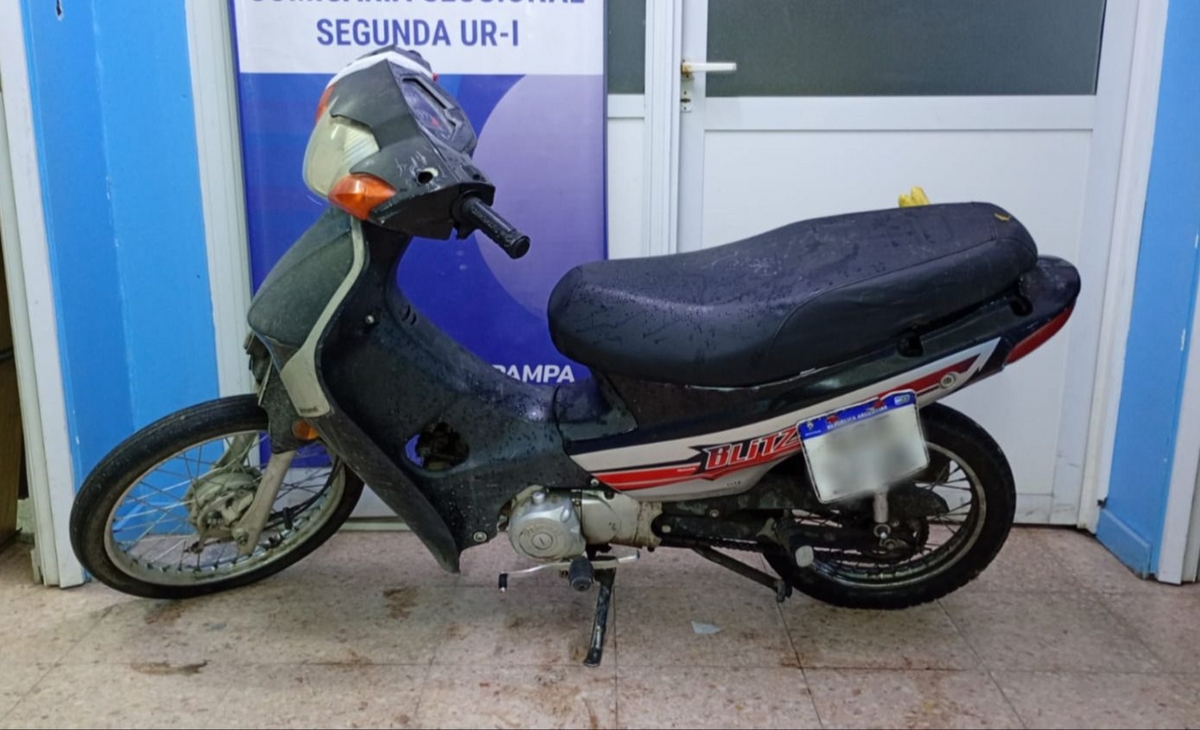 La policía acudió por un caso de violencia de género y encontró una moto robada