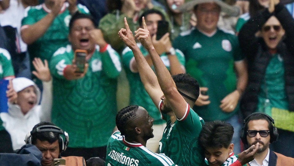 Critican a influencers por grabarse durante festejo del gol de México