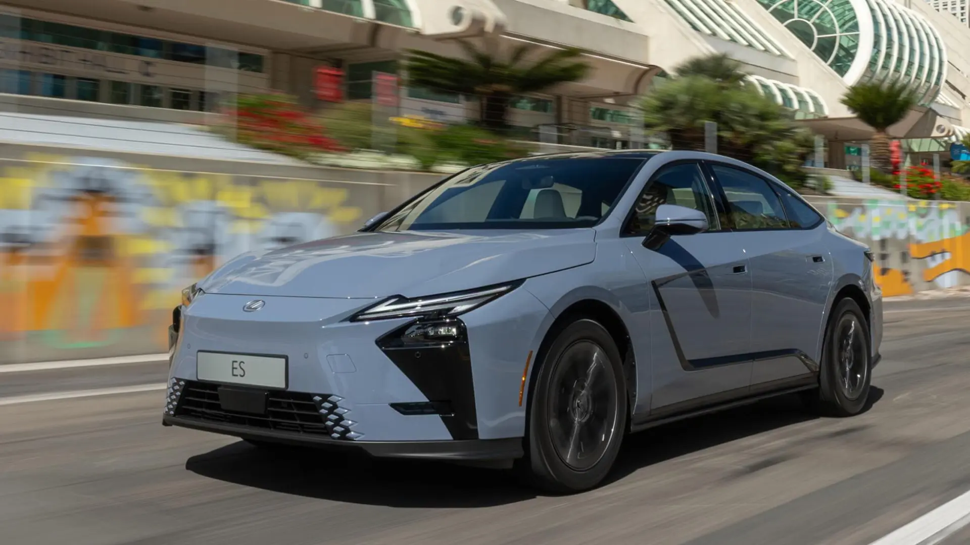 Cinco metros de lujo japonés: así cambia el nuevo Lexus ES, una berlina distinta al resto