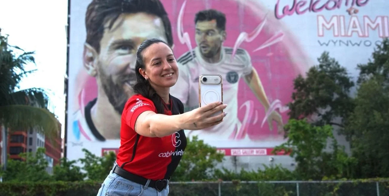 Messi y su mural, en Miami, que El Litoral conoció con una santafesina de Las Flores