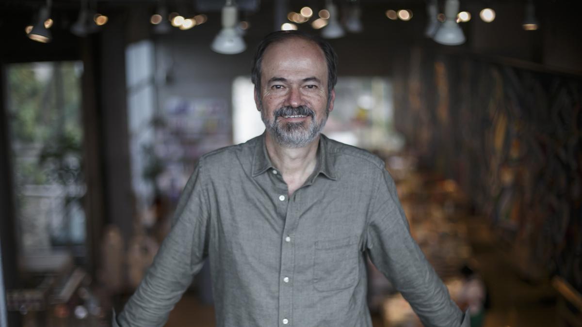 "El futbol es un deporte muy democrático", asegura el escritor mexicano Juan Villoro
