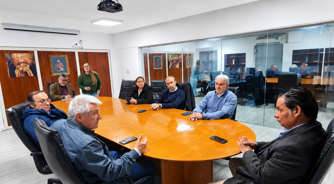 Tras la alerta por la crisis del sector, el Gobierno se reunió con la Cámara de Comercio para analizar medidas de apoyo