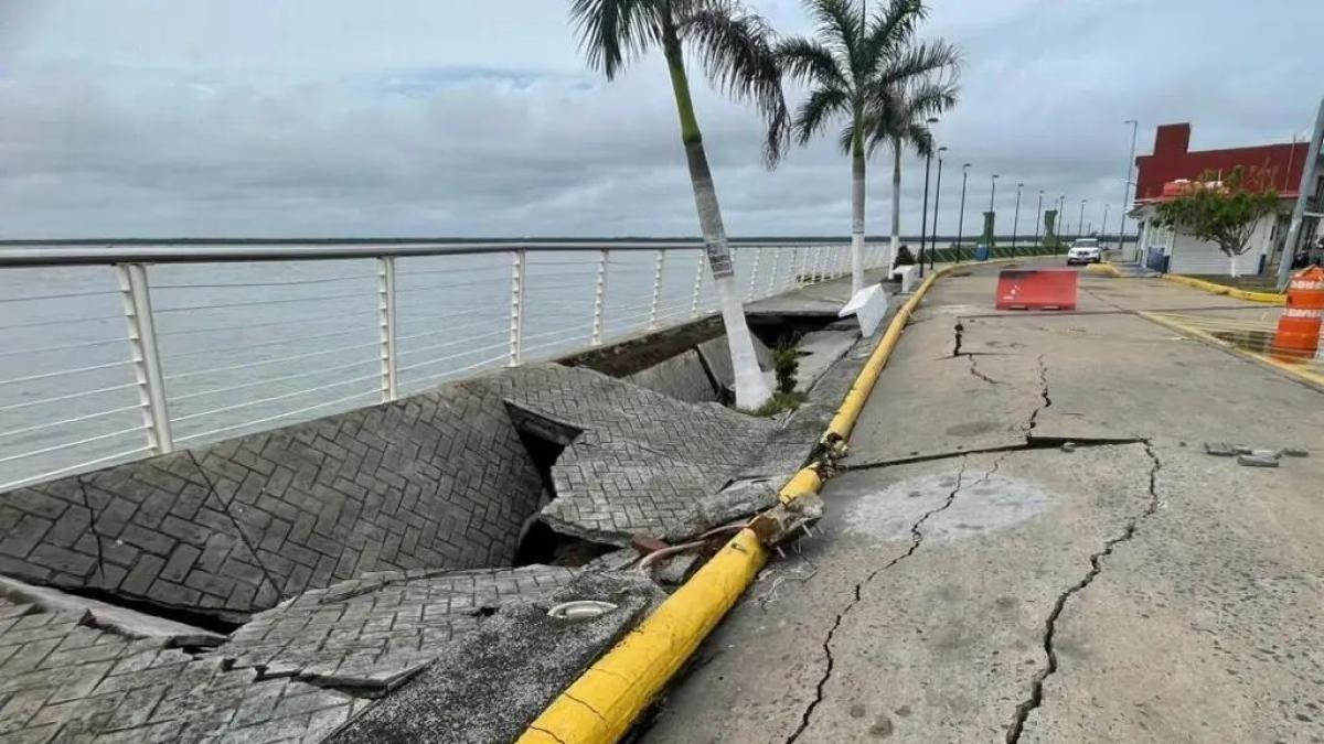 Colapsa parte del malecón de Alvarado por las lluvias; acordonan la zona
