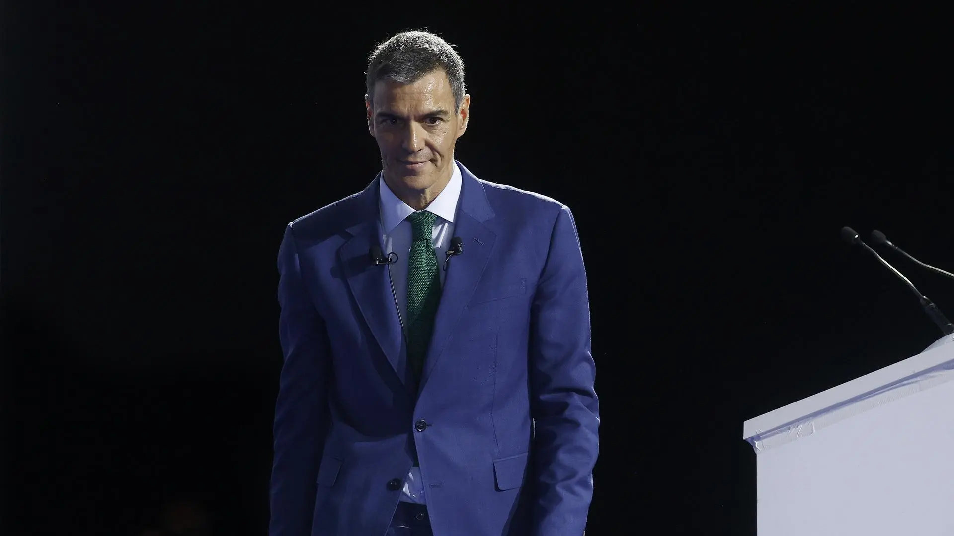 Sánchez dice que "nunca" conoció las "andanzas" de Leire Díez y respalda a la directora de la Guardia Civil