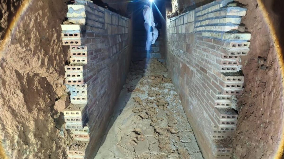 Así es el refugio de la Guerra Civil destapado por las obras del mercado de l'Abaceria de Gràcia