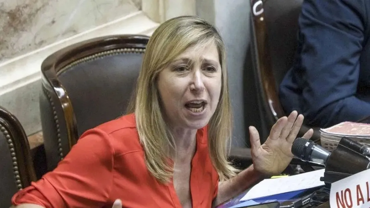 "Ratero serial" y "¿Cuántos pendrive?": las chicanas por la fallida sesión contra Adorni
