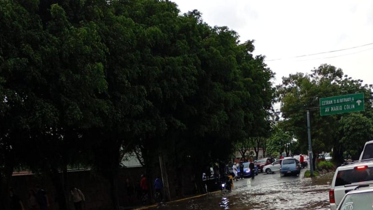 Lluvia inunda Gran Canal y suspende momentáneamente Fan Fest