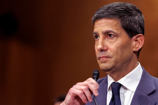 Fed deja intactas las tasas y eleva su previsión de inflación para 2026