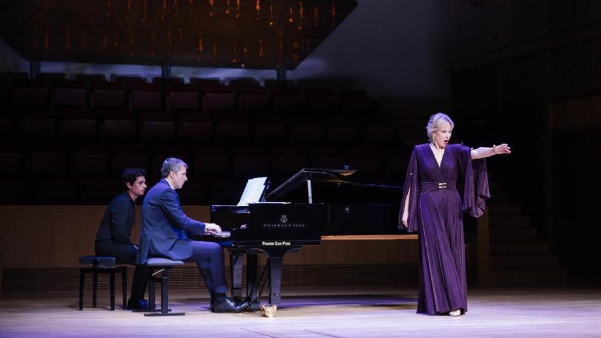 Elīna Garanča y la increíble historia del auditorio de las jirafas