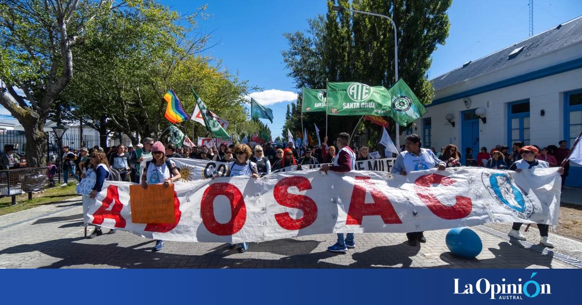 El congreso extraordinario de ADOSAC resolvió 72 horas de paro en Santa Cruz