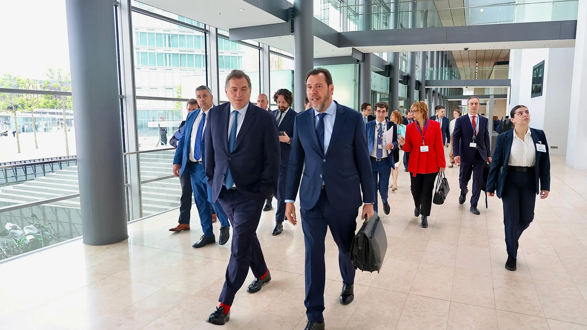 Bruselas accede a dialogar con los fabricantes de trenes a petición de Puente, que denuncia retrasos de tres años en las entregas
