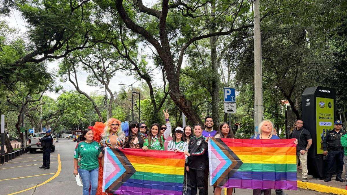 Bandera del orgullo LGBT+ llega a cruces peatonales de Cuauhtémoc