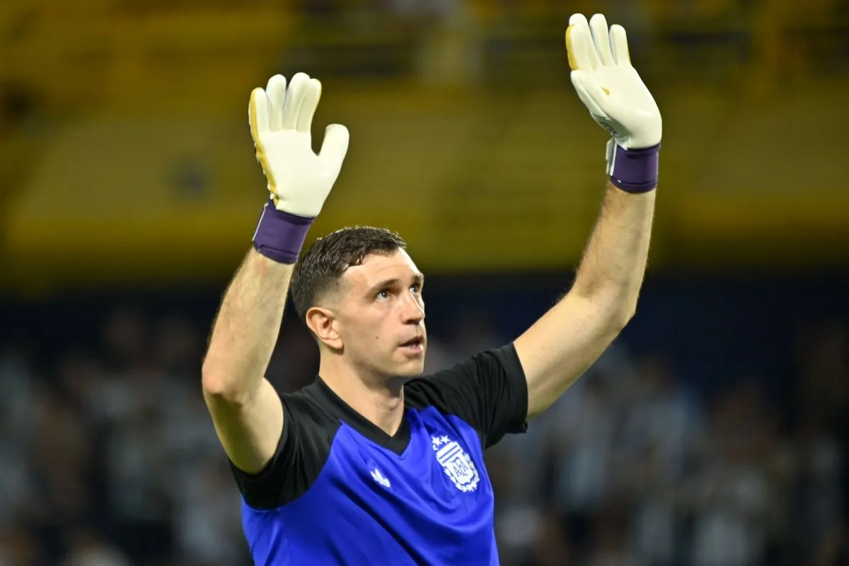 Dibu Martínez, cada vez más cerca del récord de vallas invictas de la Selección