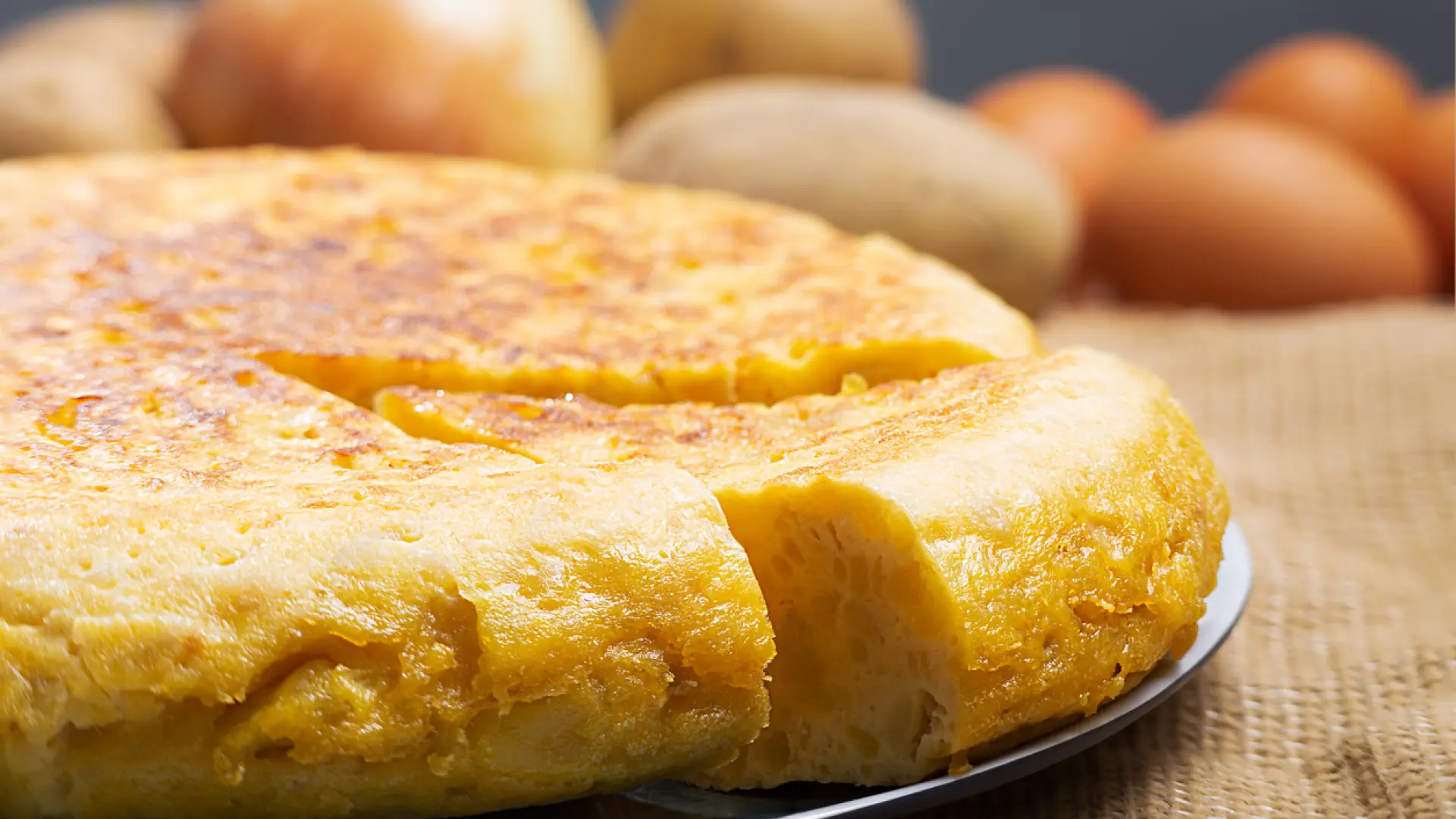 Un restaurante de A Coruña triunfa en redes con su versión de tortilla de patatas: "El mix perfecto"