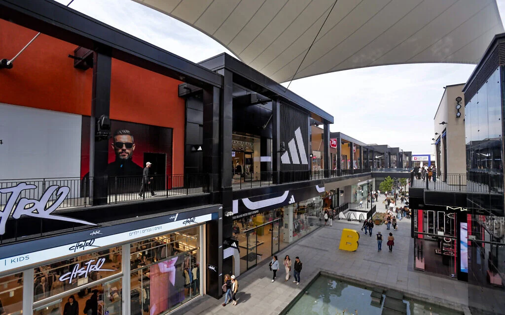Court rejects petition calling for closure of shopping mall on Shabbat