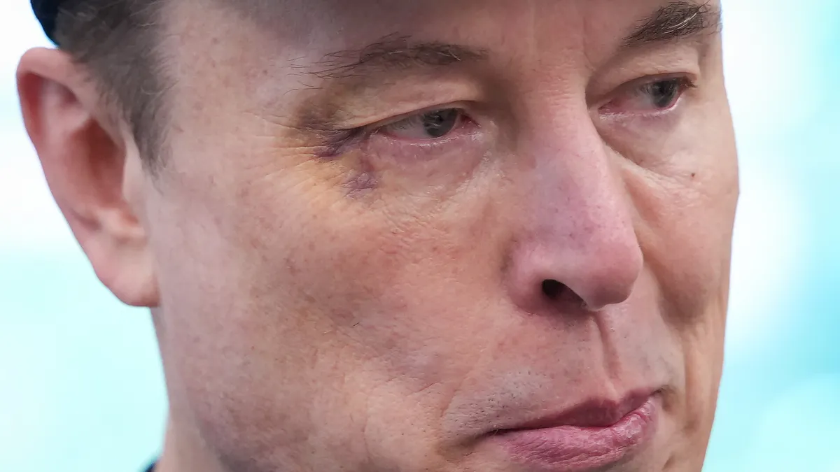 Alerta para Elon Musk: un pope de Wall Street dice que SpaceX vale la mitad a semanas de su salida a Bolsa