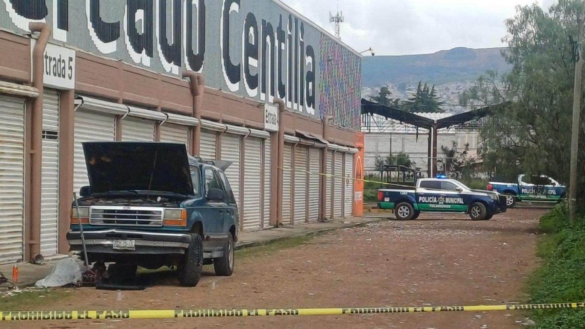 Sujetos armados entran a mercado y disparan contra dos hombres; matan a uno