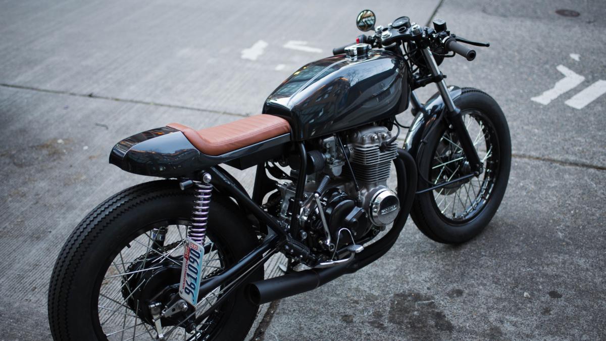 Sujeto roba moto a jovencita de 21 años
