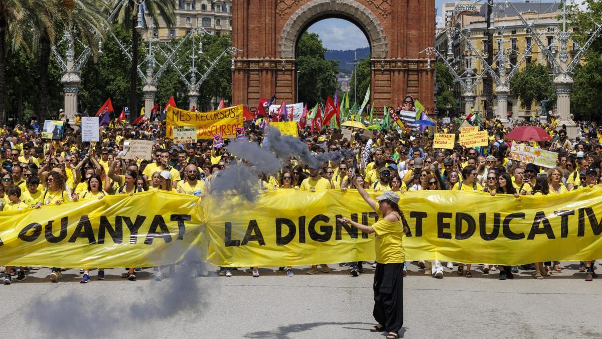 Huelga de profesores, empate de la Selección Española y más imágenes del día