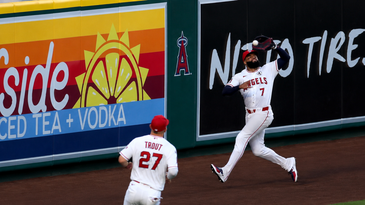 La jugada más absurda del año en la MLB: le pega en la cabeza a Jo Adell y termina en jonrón