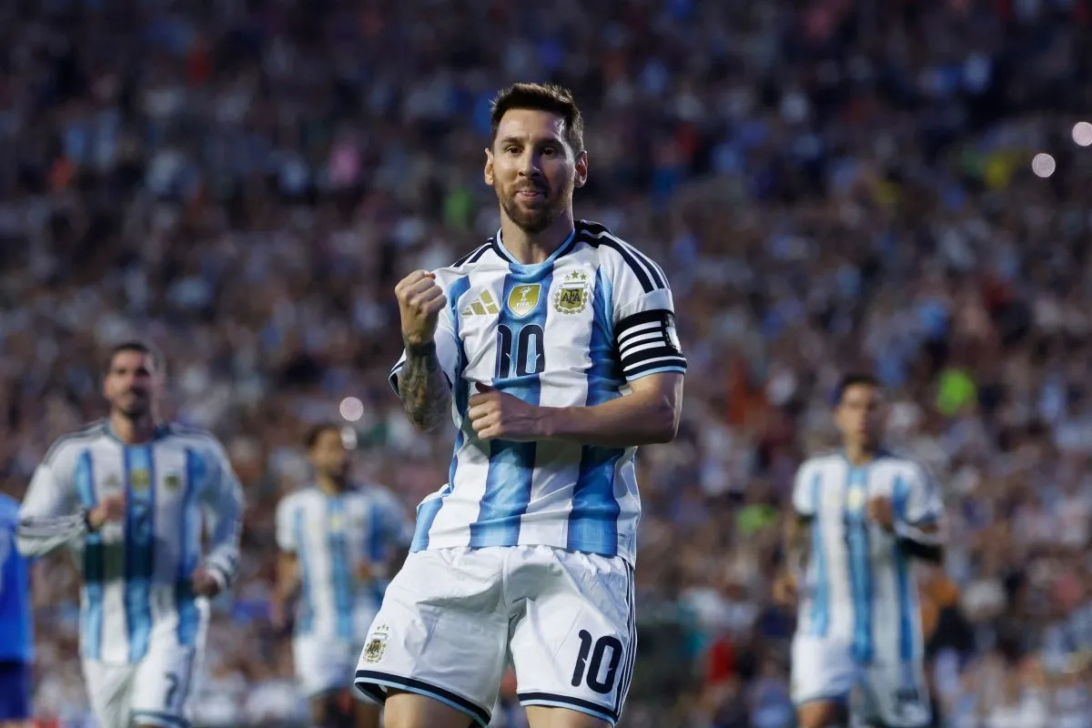 Argentina comienza la defensa del título ante Argelia