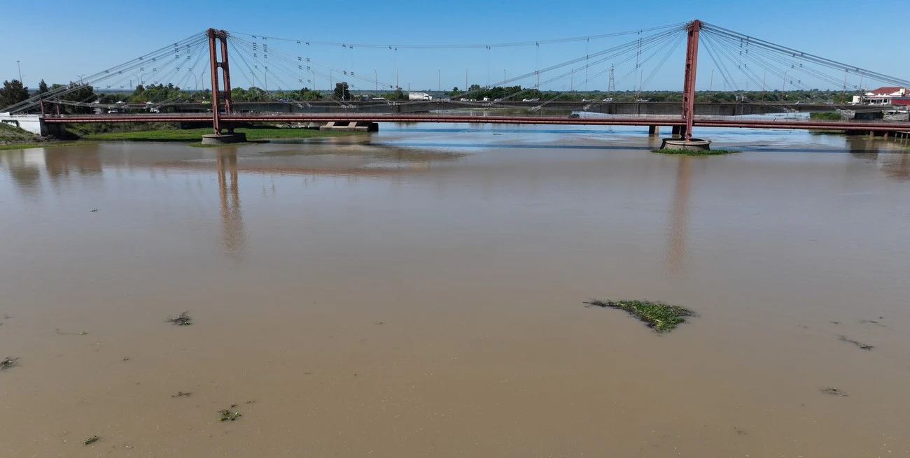 El río Paraná se estabiliza en Santa Fe en aguas medias bajas