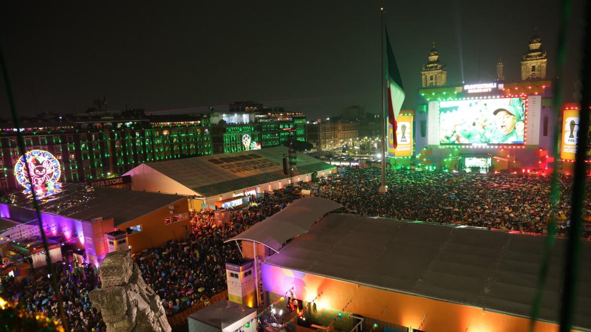 Más de 300 mil aficionados celebran triunfo de México en CDMX