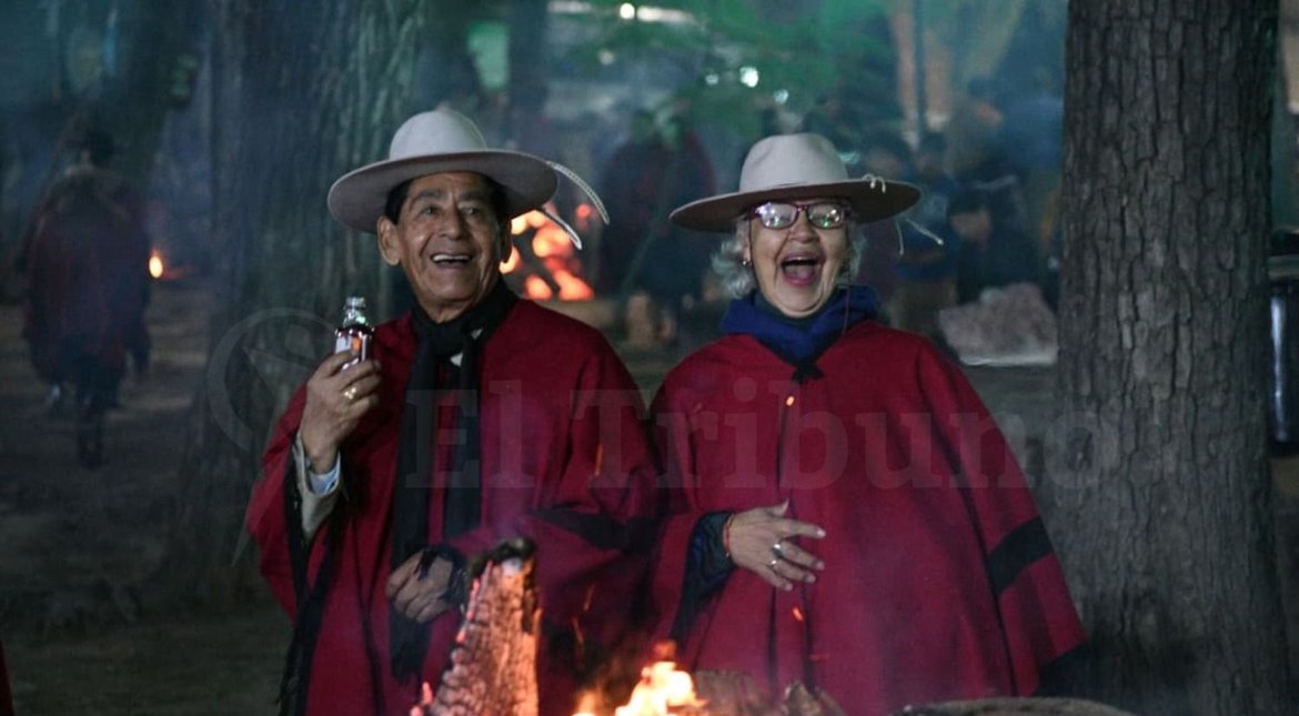 Orgullo salteño: Salta vive la Guarida Bajo las Estrella en una noche fría, con fogones gauchos y el homenaje a Martín Miguel de Güemes