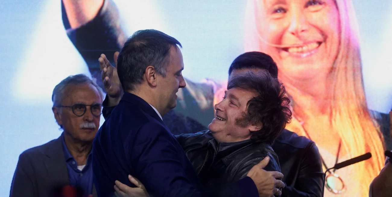 Milei volvió a defender a Adorni en medio de la polémica por su declaración jurada
