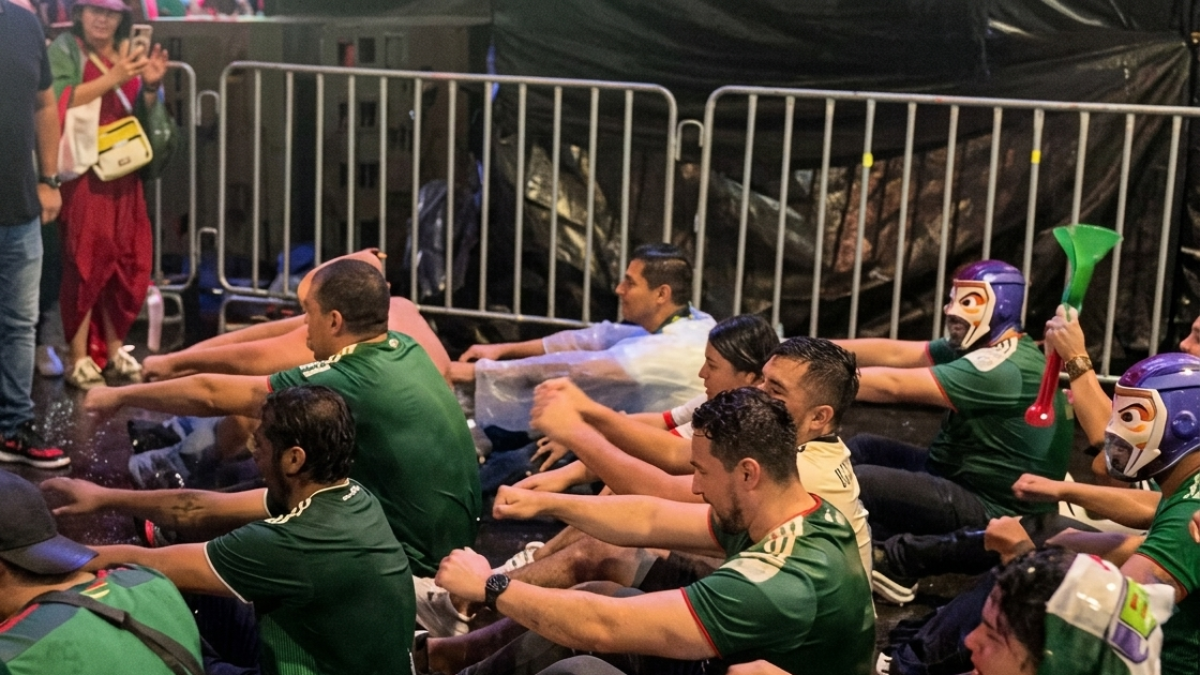 Mexicanos hacen suyo el remo vikingo bajo la lluvia y se suman a la tendencia del Mundial