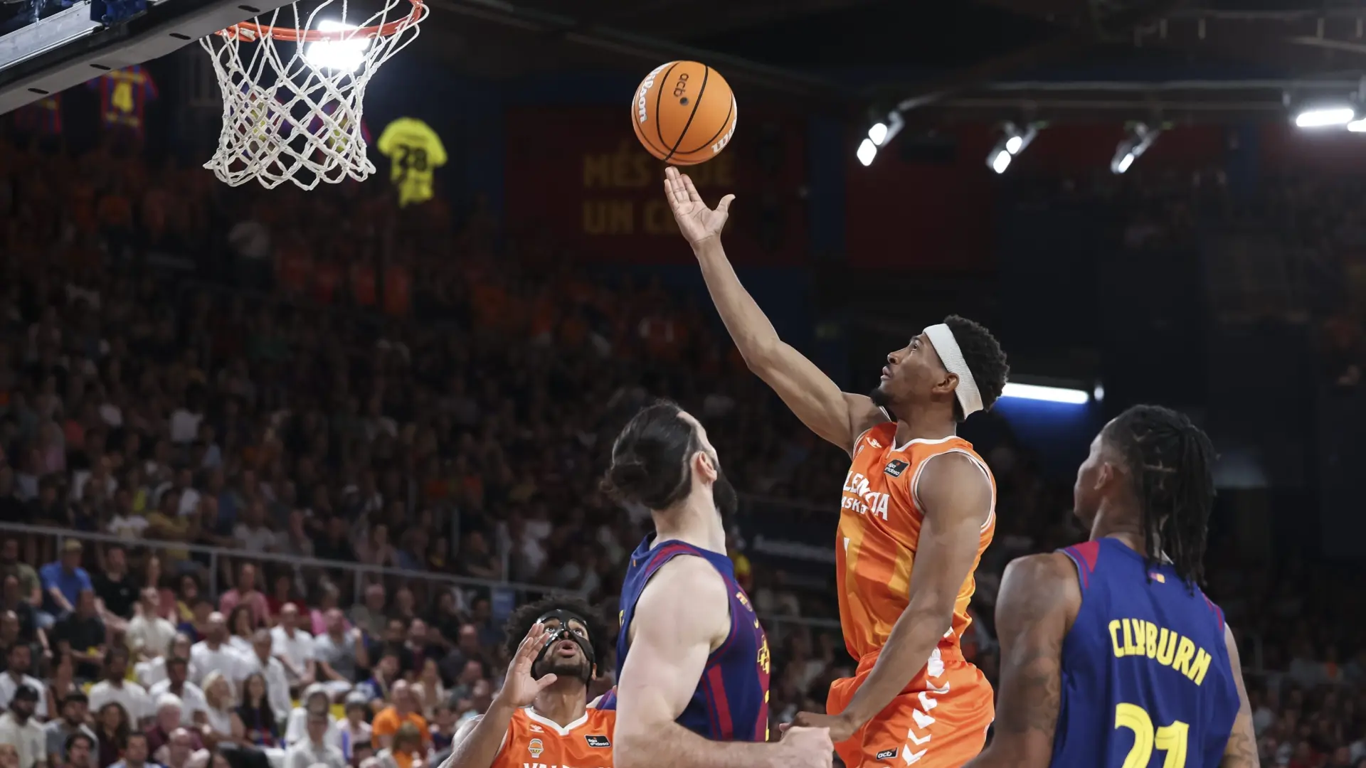 El Valencia Basket destroza al Barça en el Palau y se proclama campeón de la ACB por segunda vez en su historia