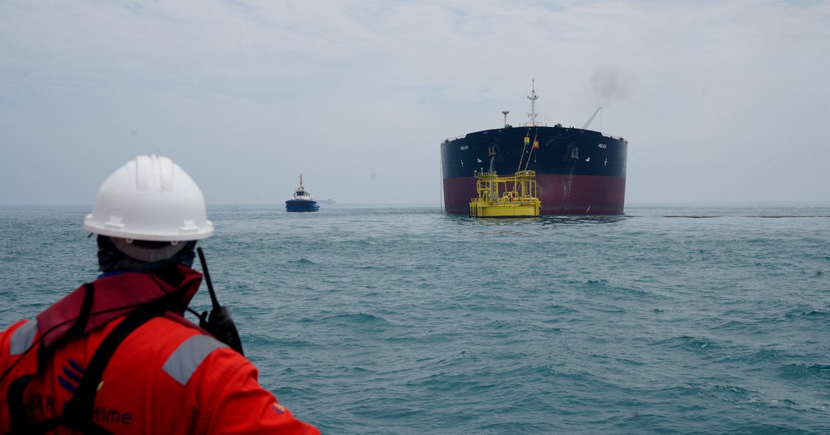 Acuerdo con Irán: superpetroleros saudíes ya cruzan Ormuz y la industria naviera comienza a moverse