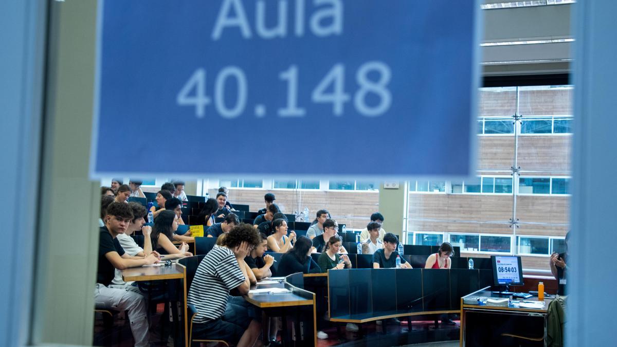 Universitats refuerza los vigilantes para la selectividad por la huelga de profesores