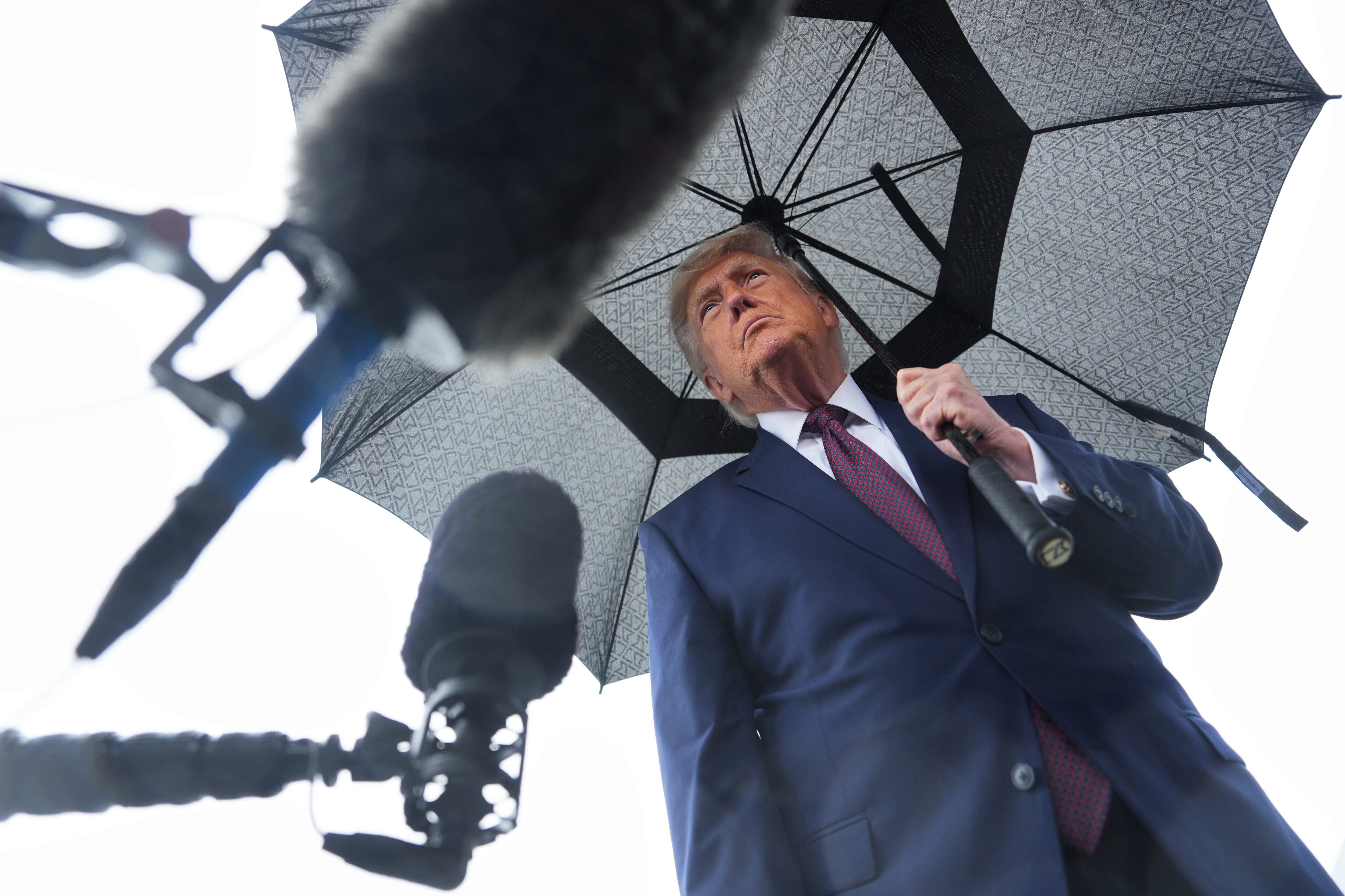 Última hora de la guerra de Estados Unidos e Israel contra Irán, en directo | El Senado de Estados Unidos aprueba por primera vez ordenar a Trump que ponga fin a la guerra contra Irán