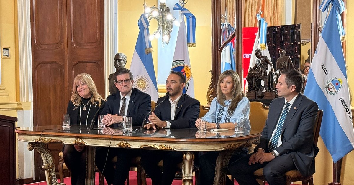 Quién es la funcionaria nacional que llegó a Corrientes en el avión con amenaza de bomba