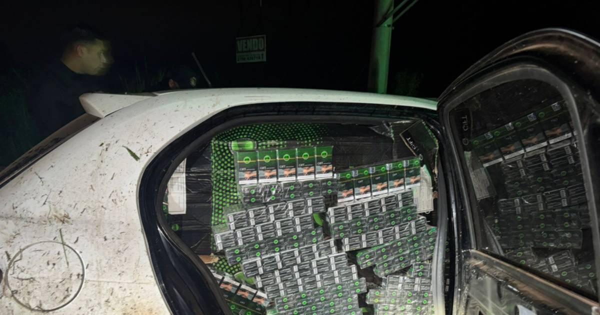 Corrientes: chocaron contra un caballo, abandonaron el auto y hallaron un millonario cargamento de cigarrillos