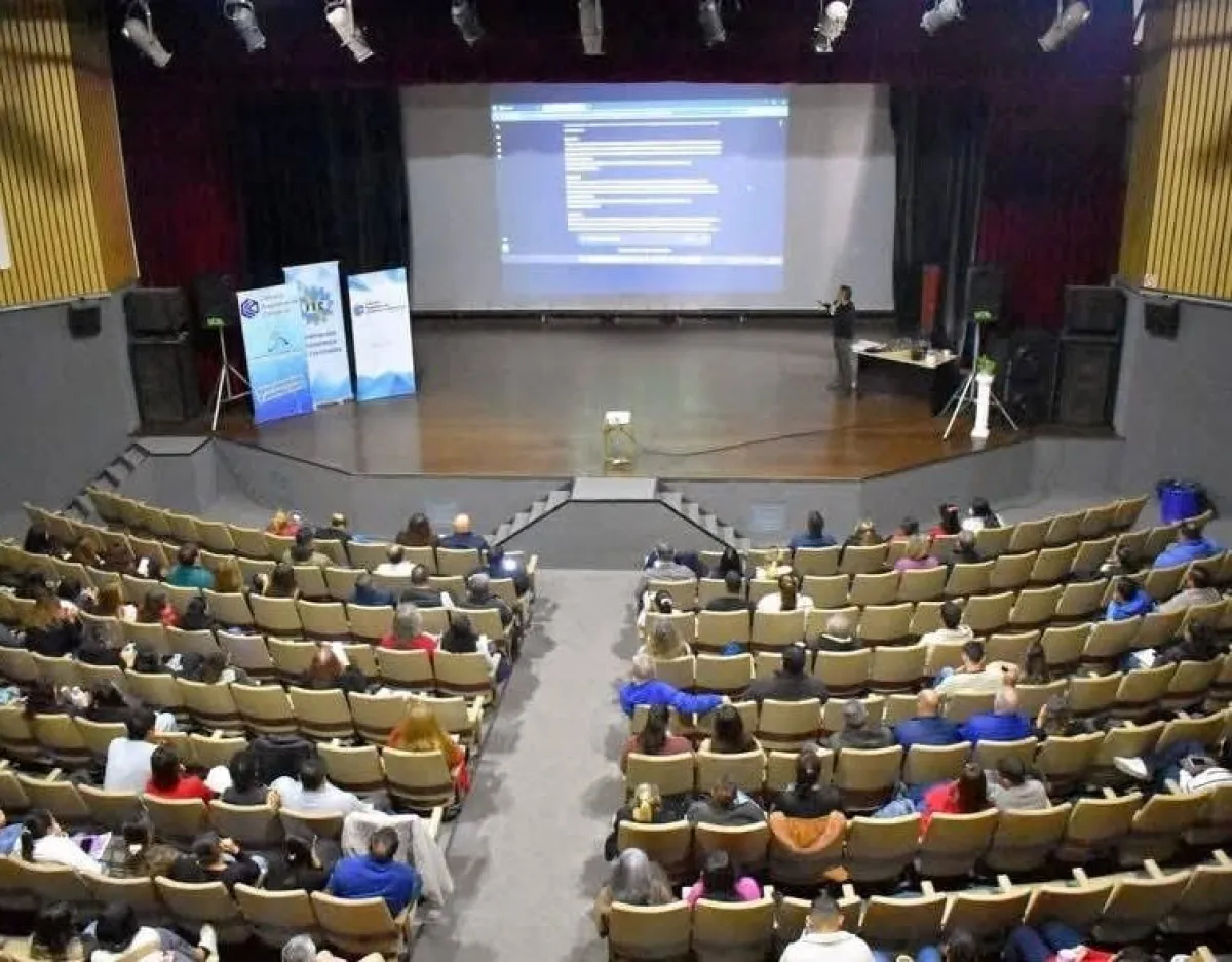 Ituzaingó: dictaron capacitación en inteligencia artificial para negocios