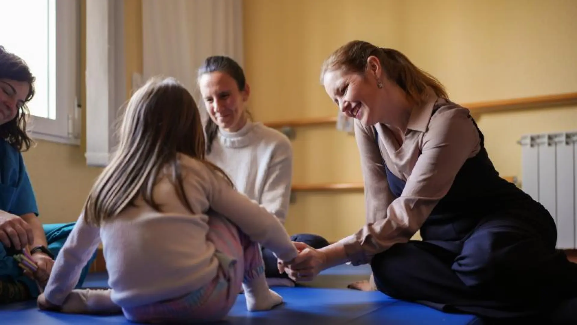 Las familias de Madrid tendrán un servicio de apoyo psicológico tras recibir diagnósticos de discapacidad en su entorno