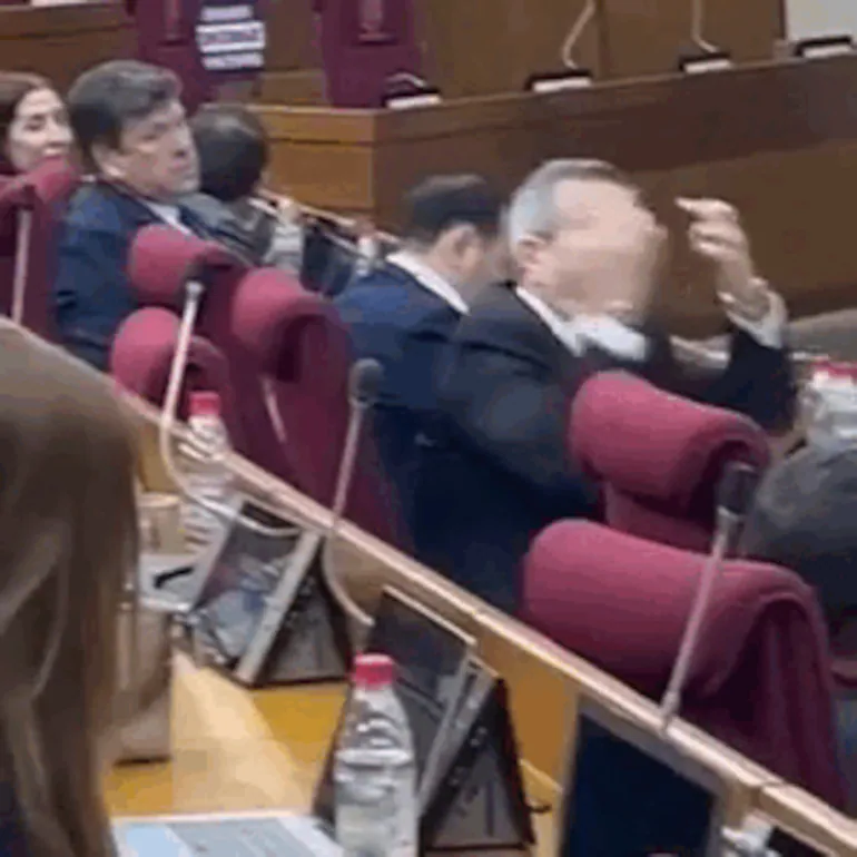"No tomó su pastilla": Esgaib pasa de amenaza con suspensión a desafiar a moquete a Raúl Benítez - Política