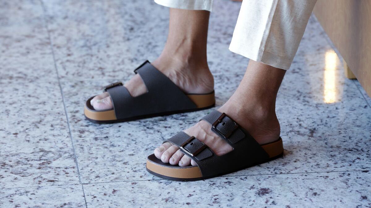 "Son las más cómodas que he probado nunca": las sandalias estilo Birkenstock de hombre que superan las 21.000 reseñas en Amazon