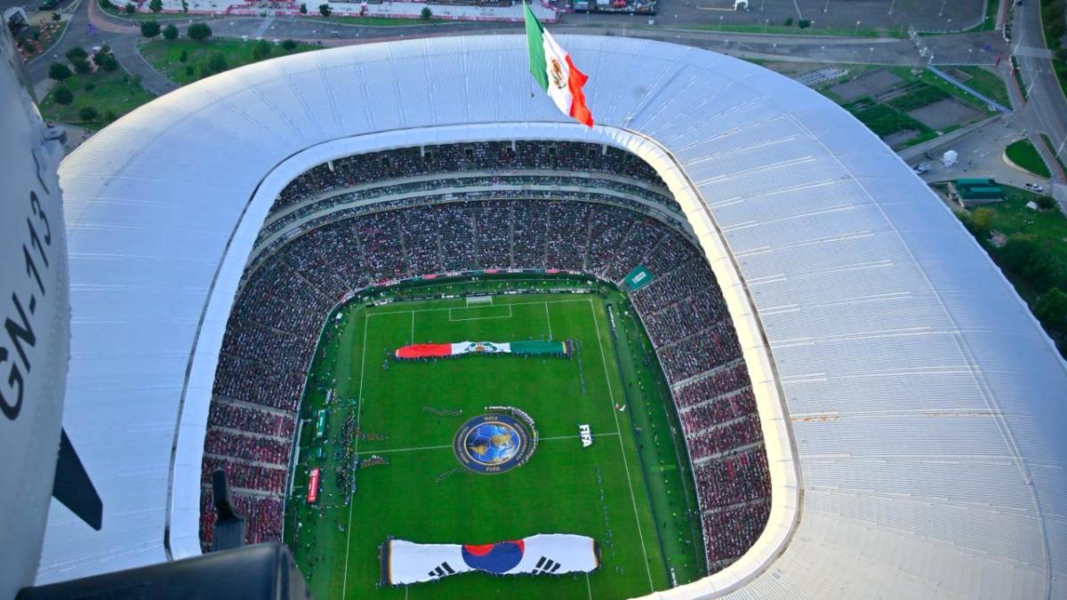 Fuerza Aérea Mexicana se luce en Estadio Guadalajara previo a juego del Mundial