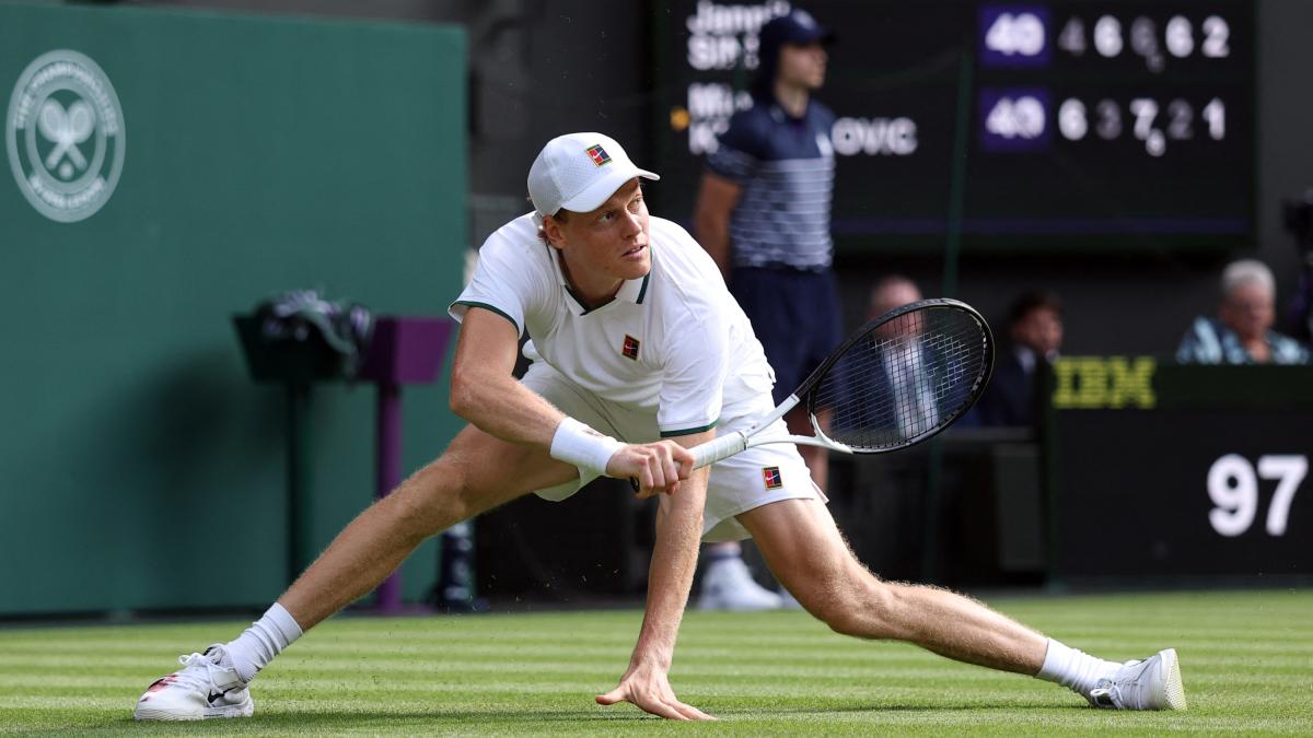Jannik Sinner sufre, se cae y remonta en su debut en Wimbledon ante Miomir Kecmanovic