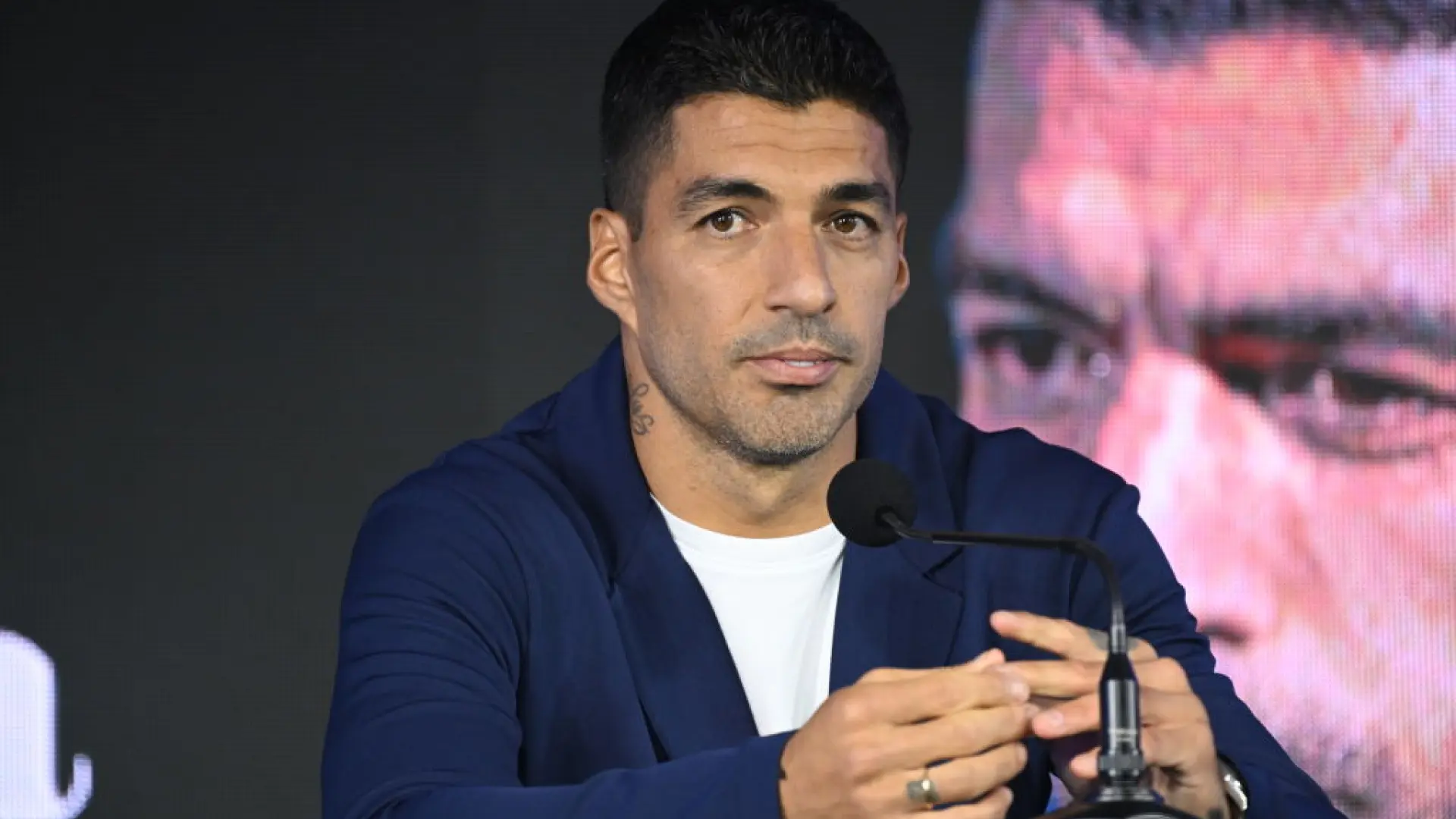 Luis Suárez se pone de ejemplo en el caso Julián Álvarez: "A mí me pasó, vino el capitán, me convenció de quedarme y pedí disculpas"