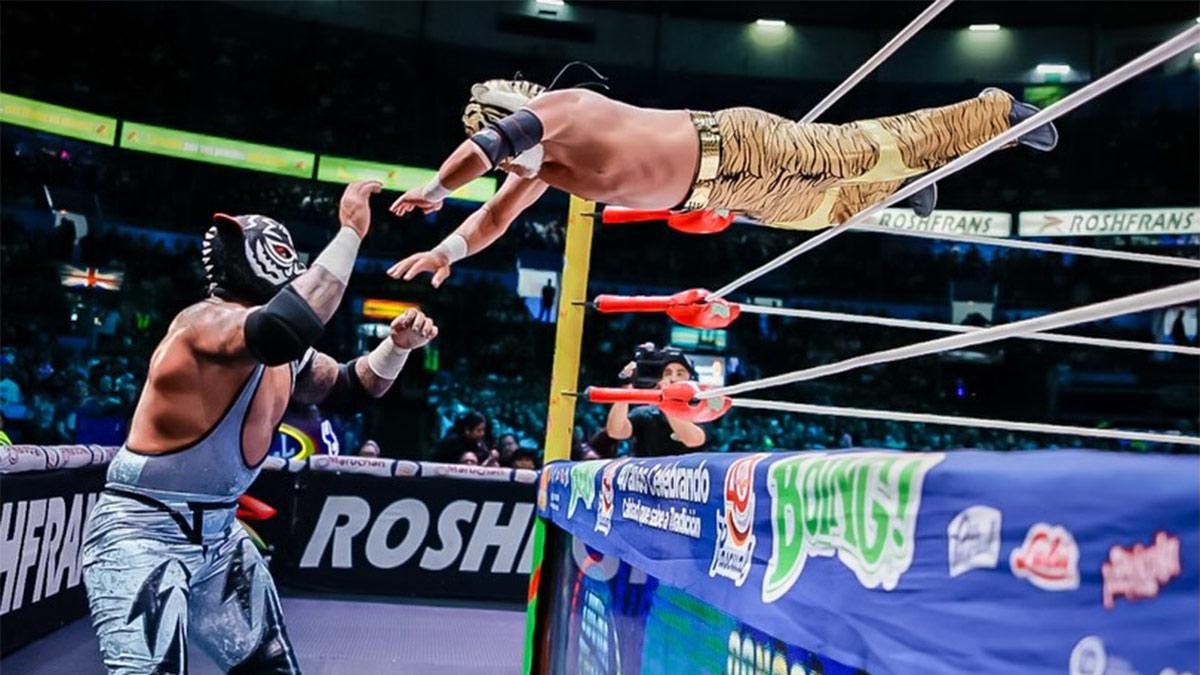 Triunfo estelar del legendario Tiger Mask en la Arena México